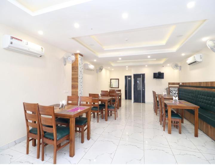 Hotel Wisteria -Main Highway Hotel Zirakpur Exterior foto