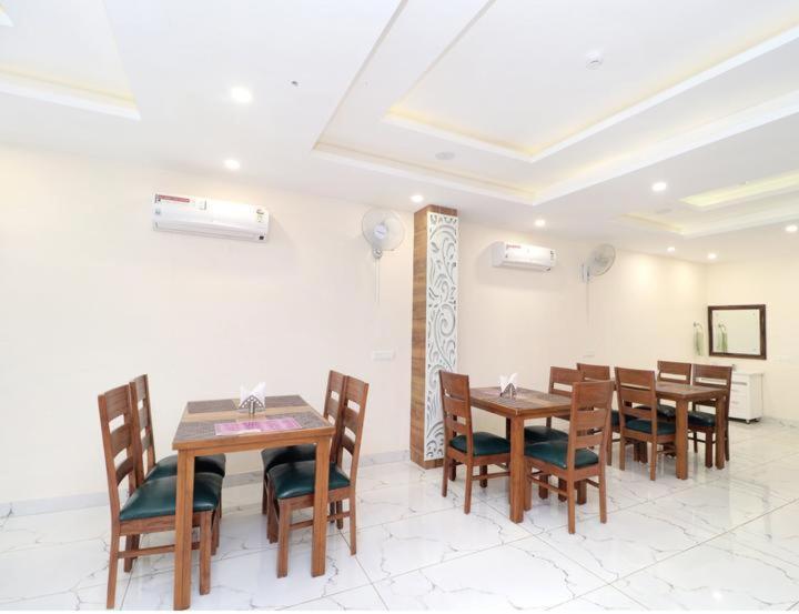 Hotel Wisteria -Main Highway Hotel Zirakpur Exterior foto